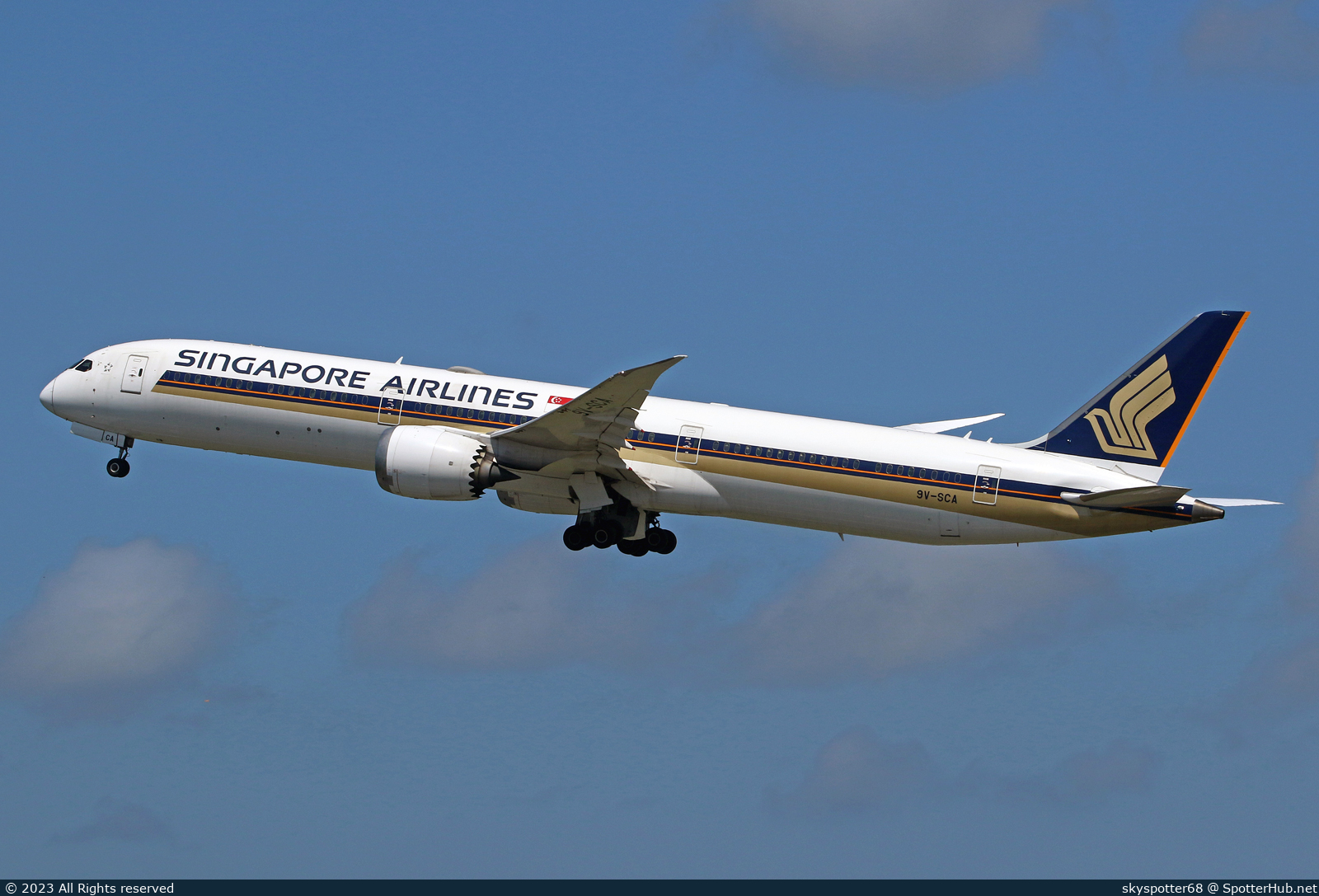 Photo of 9V-SCA - Boeing 787-10 Dreamliner operated by Singapore Airlines