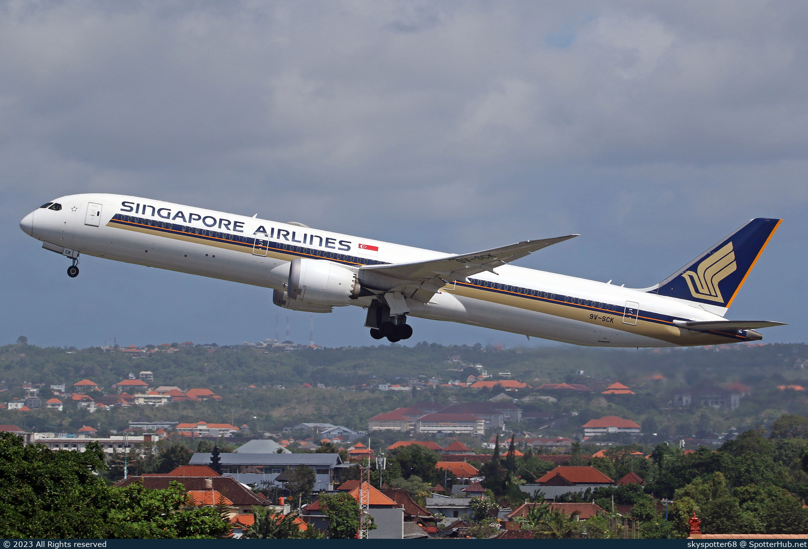 Photo of 9V-SCK - Boeing 787-10 Dreamliner operated by Singapore Airlines