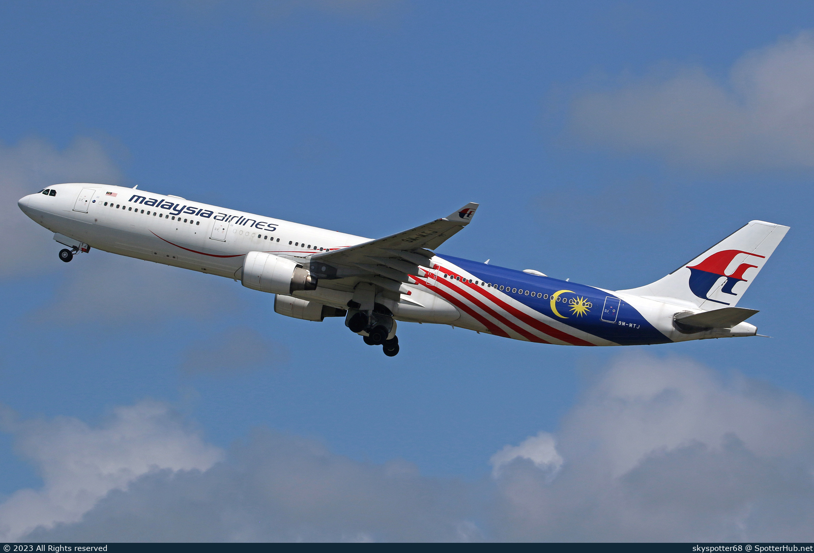 Photo of 9M-MTJ - Airbus A330-323 operated by Malaysia Airlines