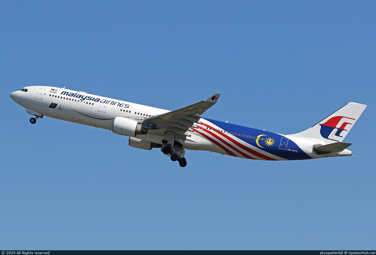 Photo of 9M-MTD - Airbus A330-323 operated by Malaysia Airlines