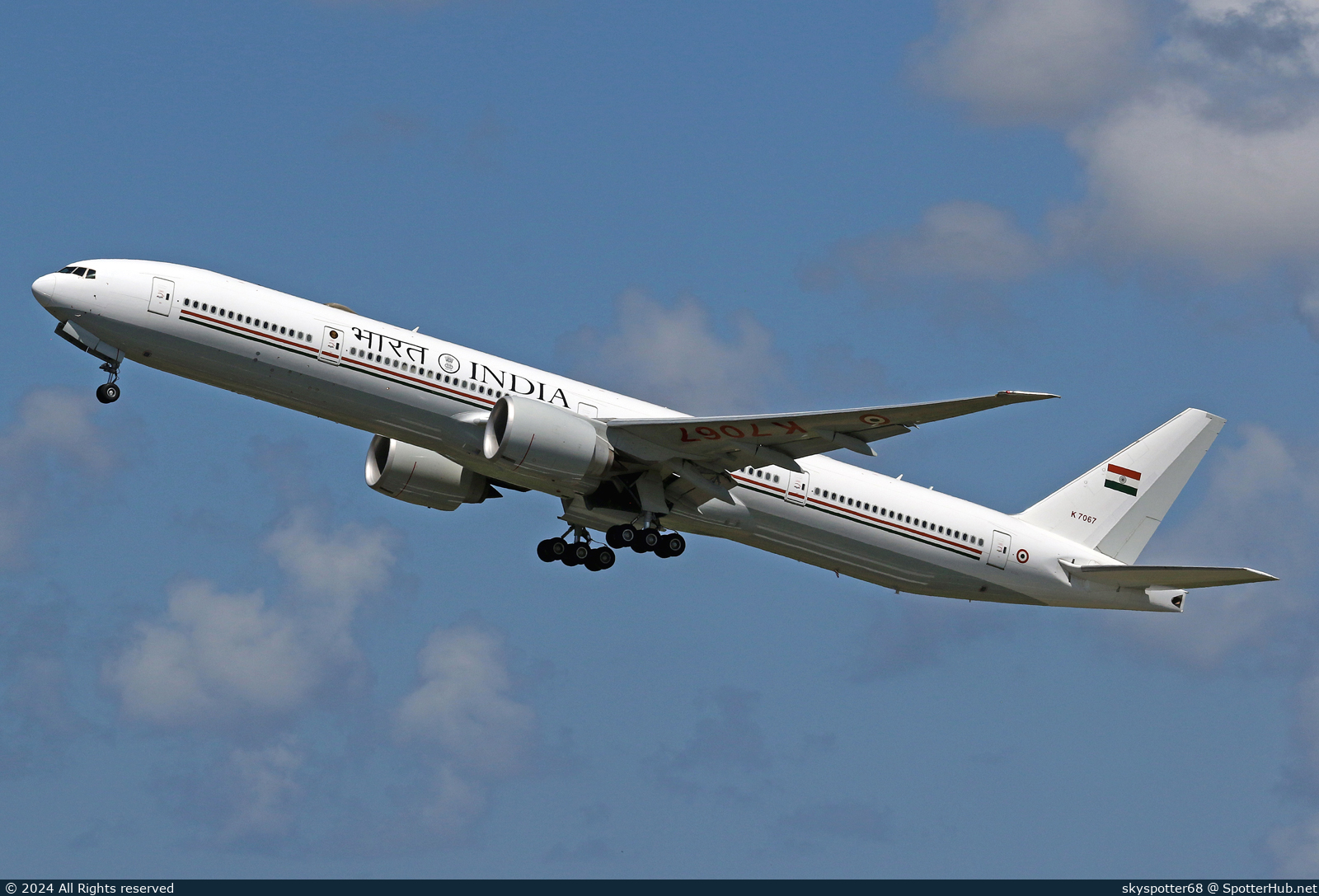 Photo of K7067 - Boeing 777-337(ER) operated by Government of India