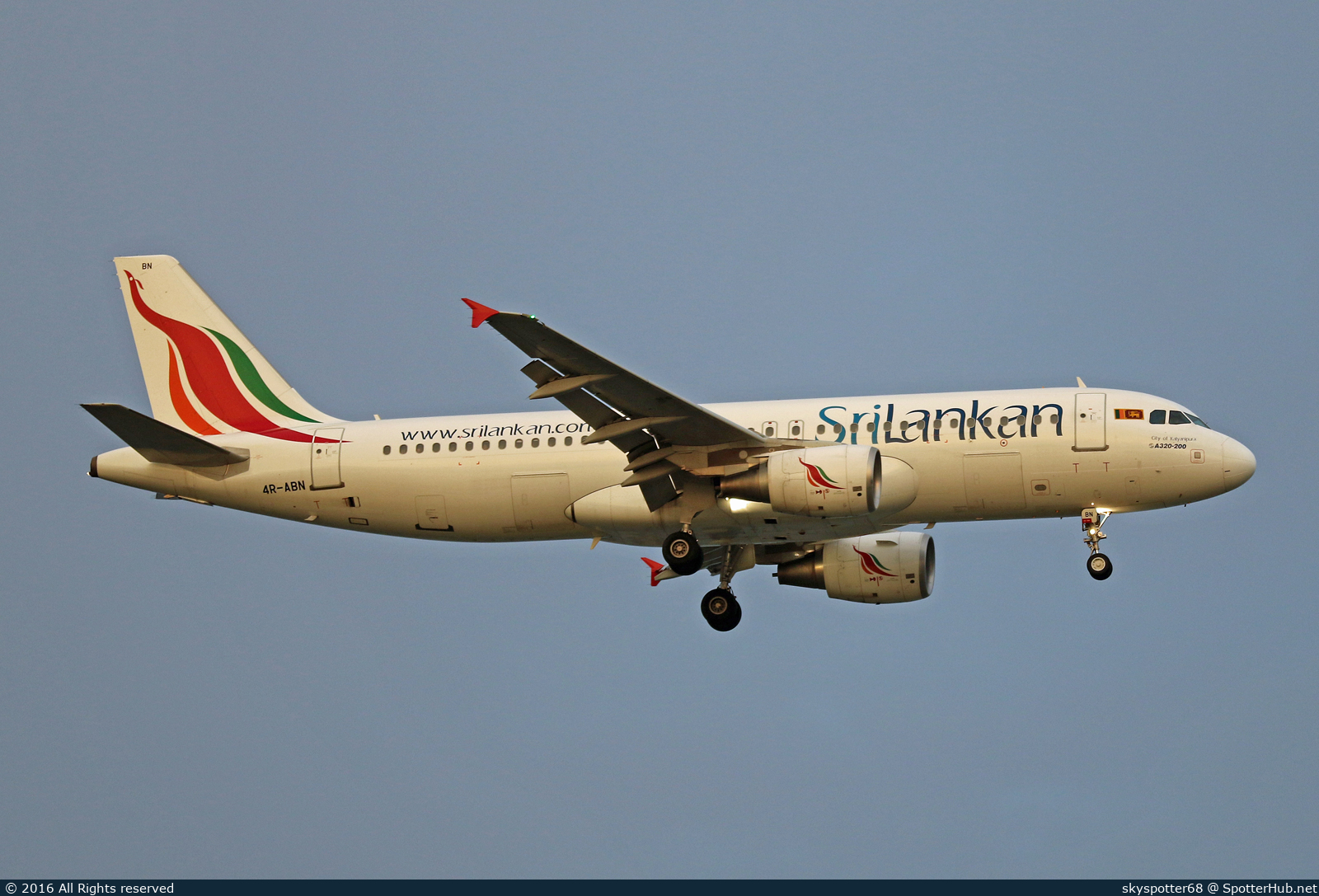 Photo of 4R-ABN - Airbus A320-214 operated by SriLankan Airlines