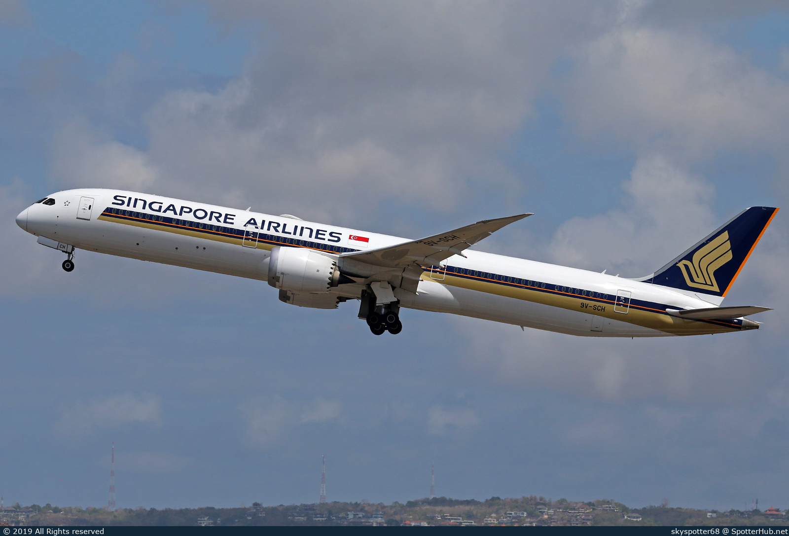 Photo of 9V-SCH - Boeing 787-10 Dreamliner operated by Singapore Airlines