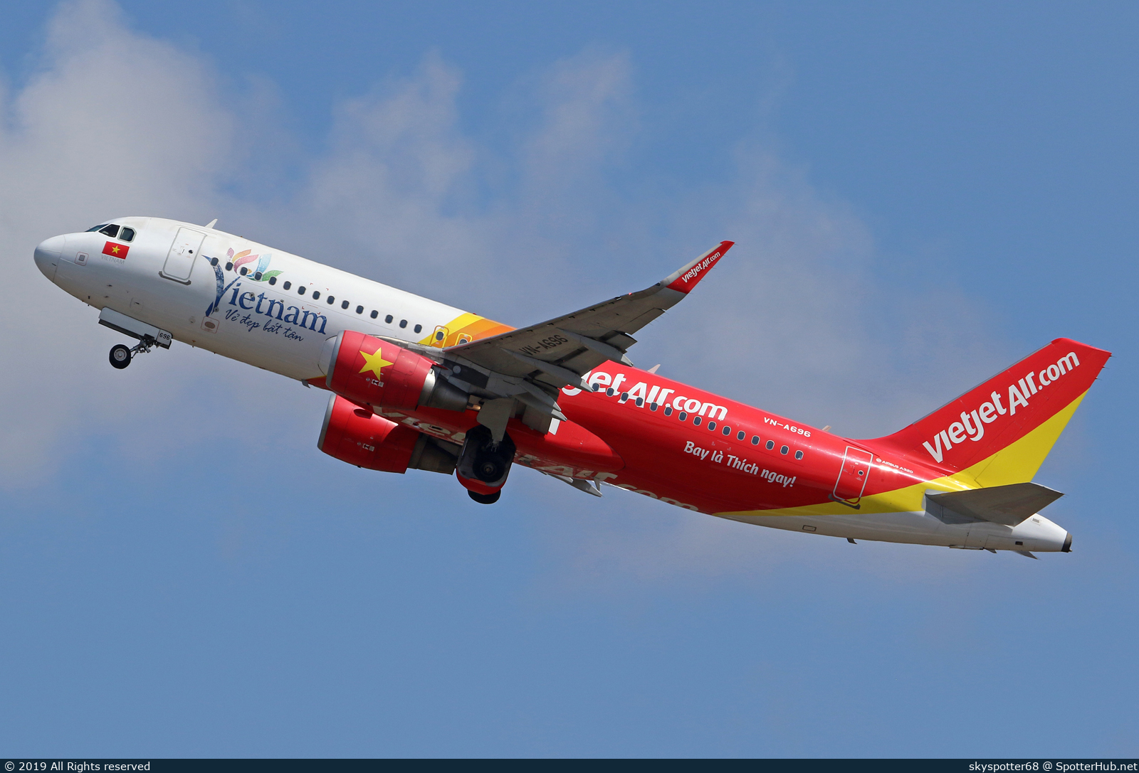 Photo of VN-A696 - Airbus A320-214 operated by VietJet Air