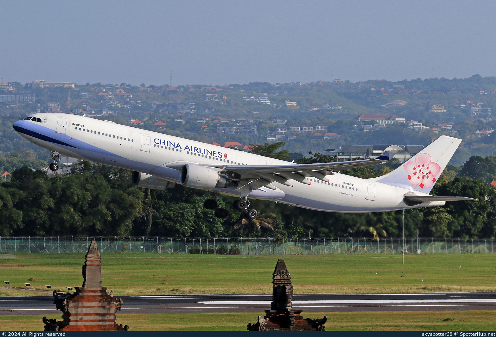 Photo of B-18301 - Airbus A330-302 operated by China Airlines