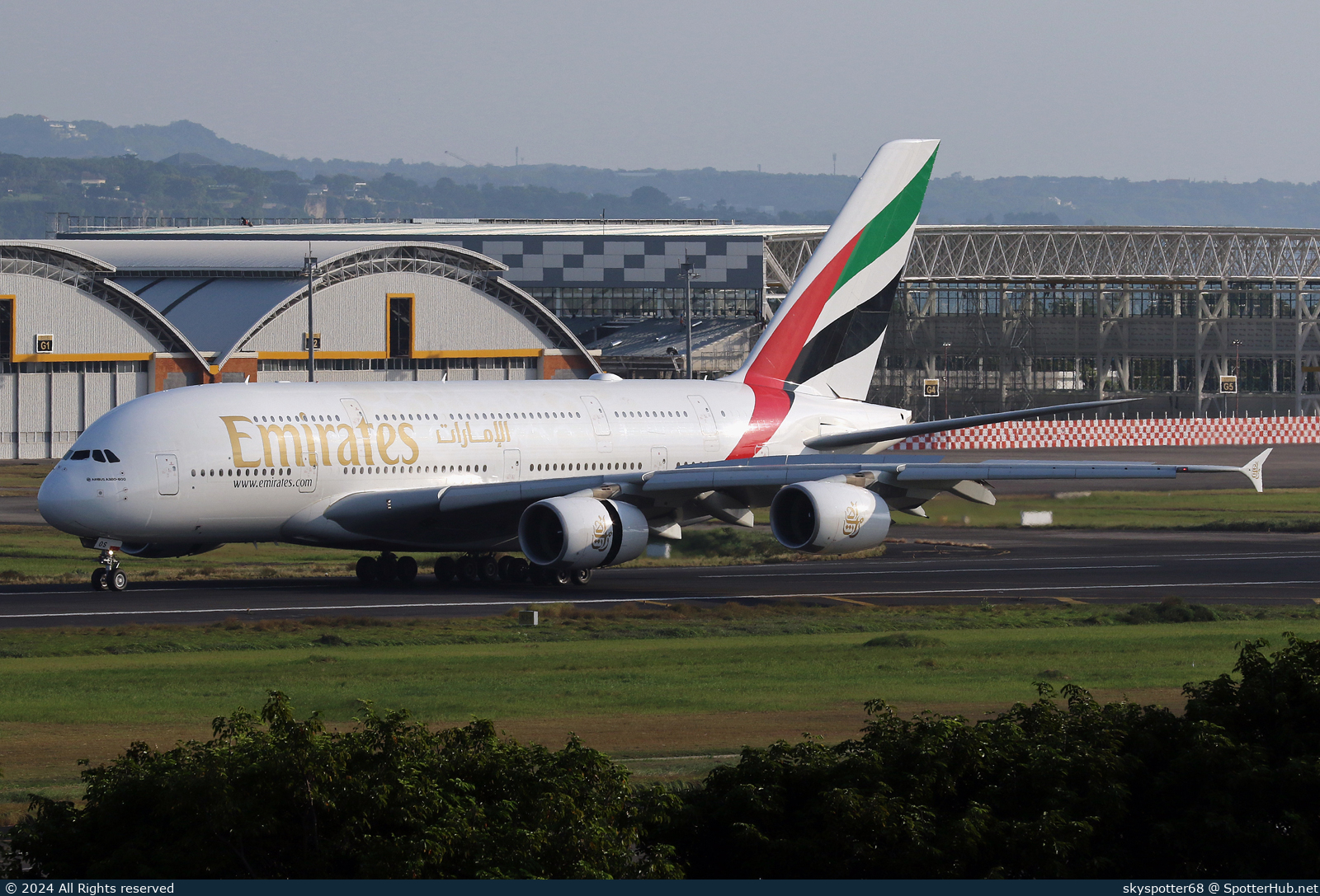 Photo of A6-EOS - Airbus A380-861 operated by Emirates