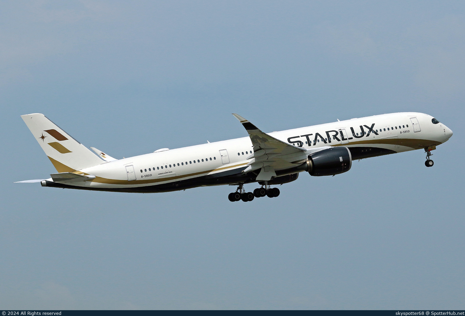 Photo of B-58501 - Airbus A350-941 operated by Starlux