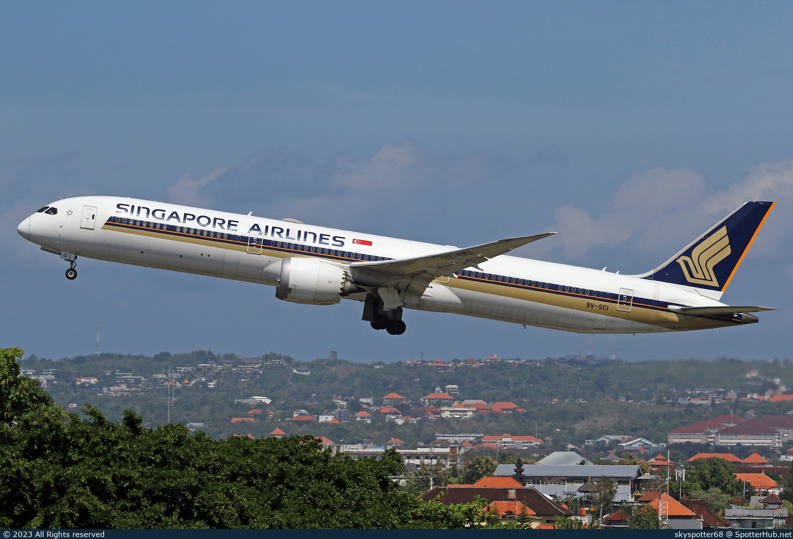 Photo of 9V-SCI - Boeing 787-10 Dreamliner operated by Singapore Airlines