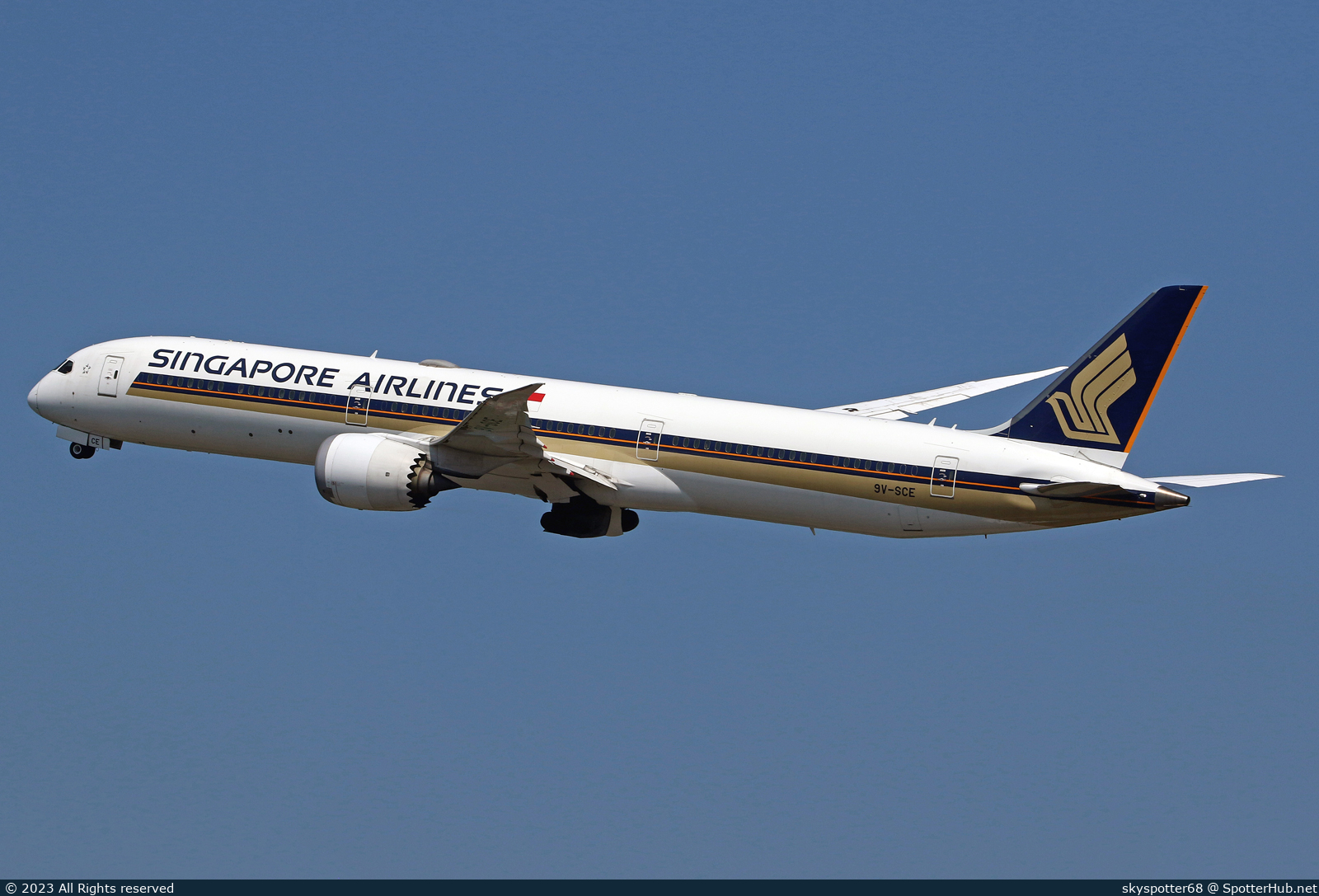 Photo of 9V-SCE - Boeing 787-10 Dreamliner operated by Singapore Airlines