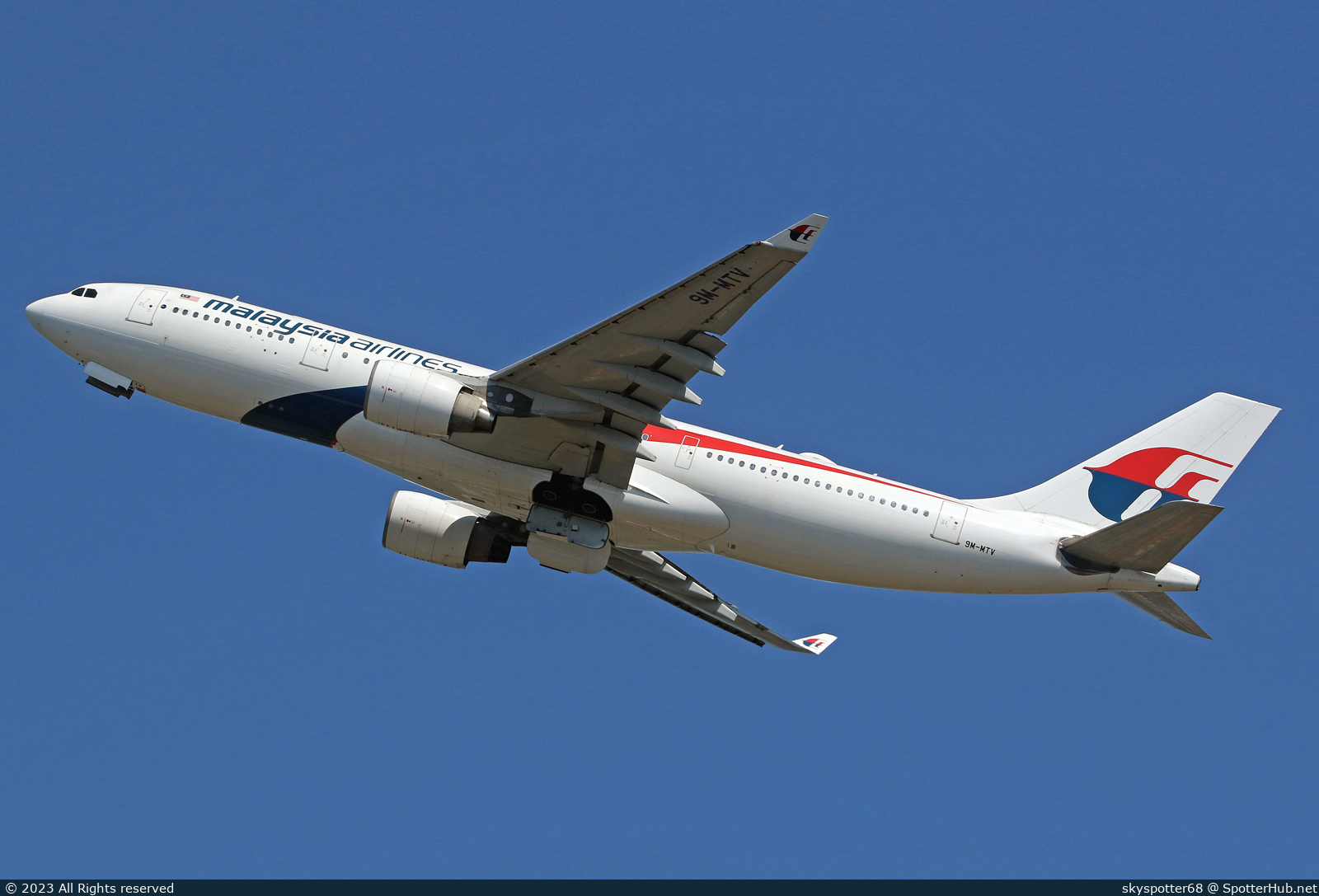 Photo of 9M-MTV - Airbus A330-223 operated by Malaysia Airlines