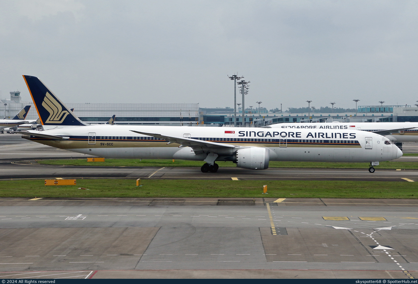 Photo of 9V-SCC - Boeing 787-10 Dreamliner operated by Singapore Airlines