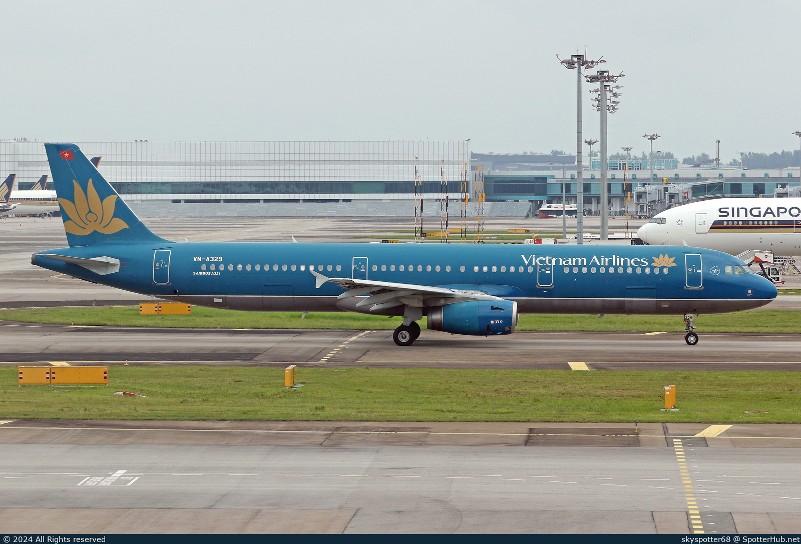Photo of VN-A329 - Airbus A321-231 operated by Vietnam Airlines