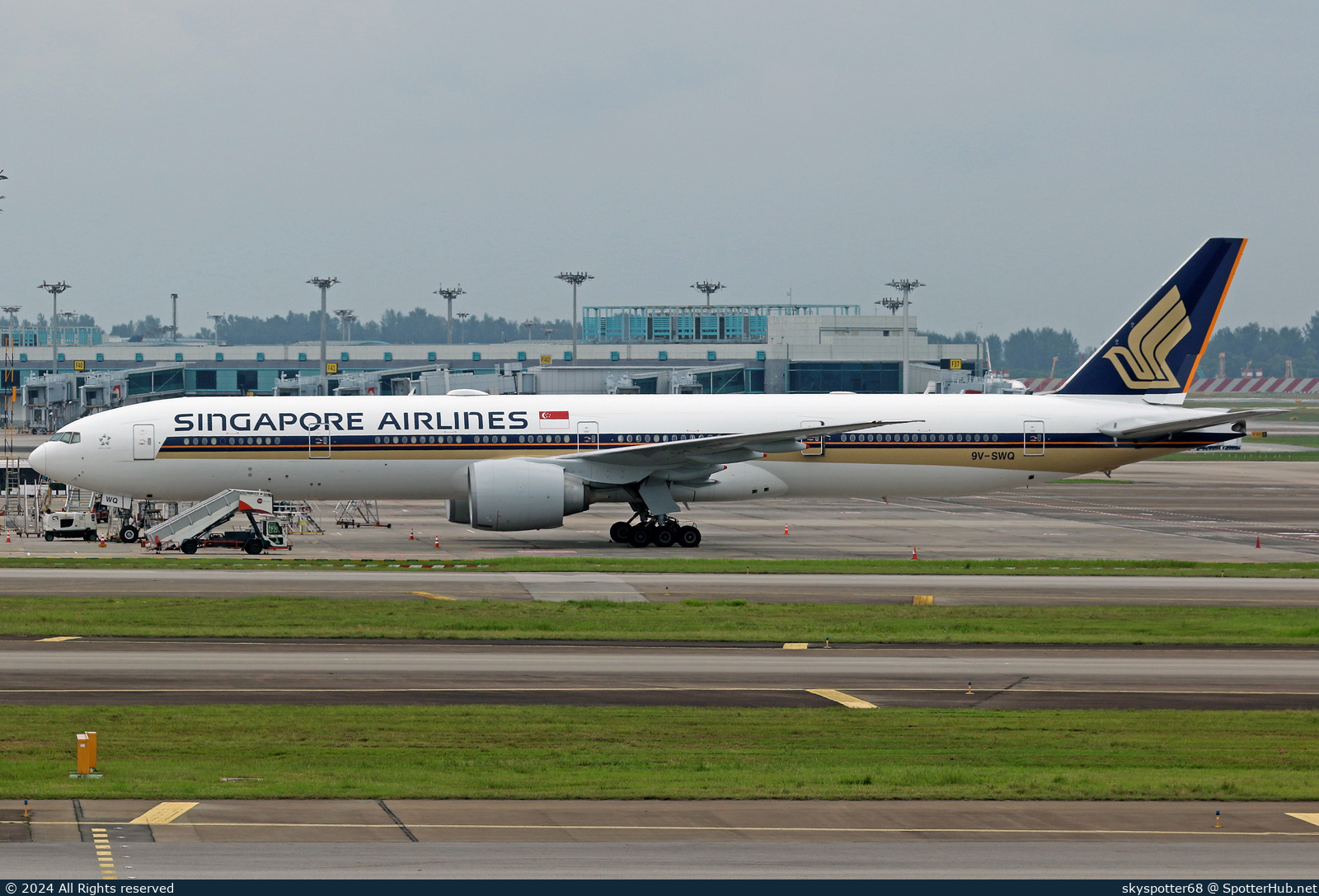 Photo of 9V-SWQ - Boeing 777-312(ER) operated by Singapore Airlines