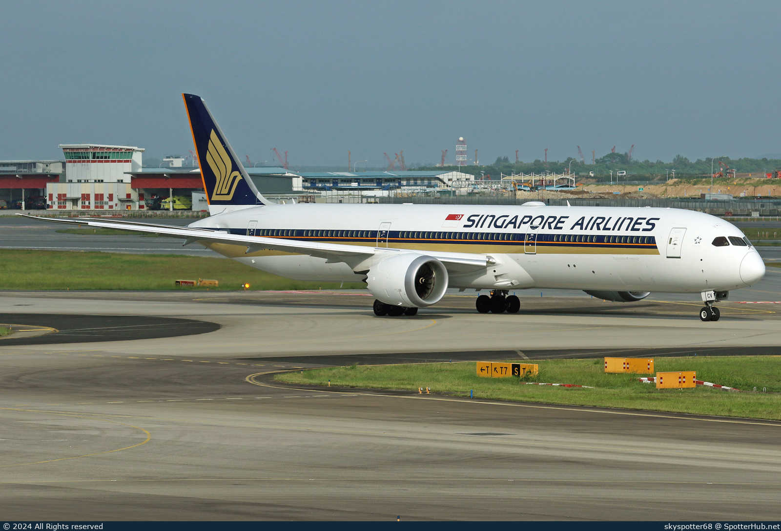 Photo of 9V-SCV - Boeing 787-10 Dreamliner operated by Singapore Airlines