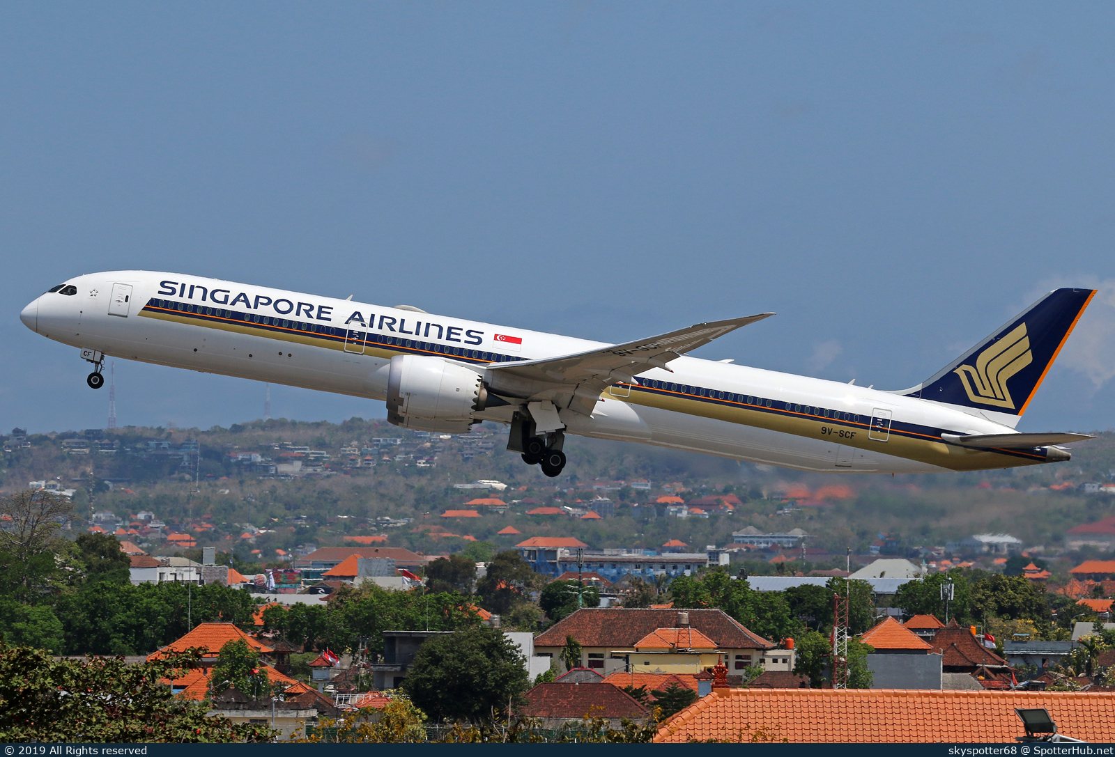 Photo of 9V-SCF - Boeing 787-10 Dreamliner operated by Singapore Airlines