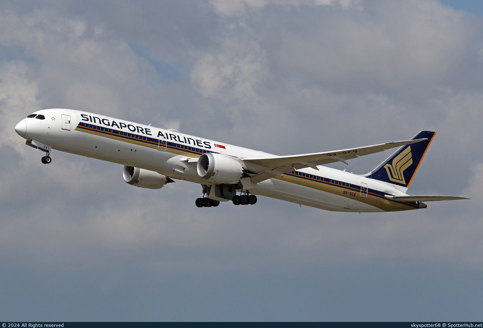 Photo of 9V-SCV - Boeing 787-10 Dreamliner operated by Singapore Airlines