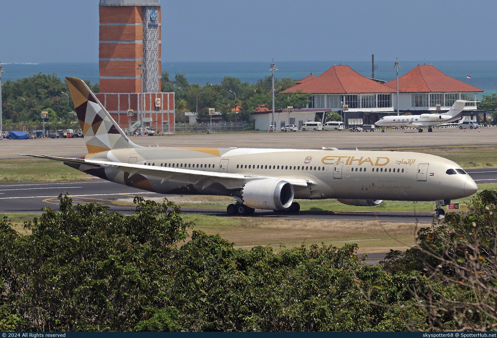 Photo of A6-BNC - Boeing 787-9 Dreamliner operated by Etihad Airways