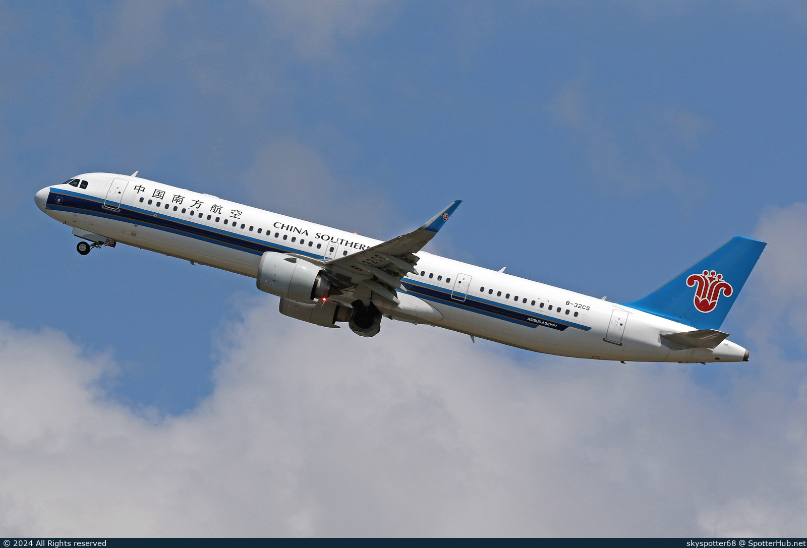 Photo of B-32CS - Airbus A321-253NX operated by China Southern Airlines