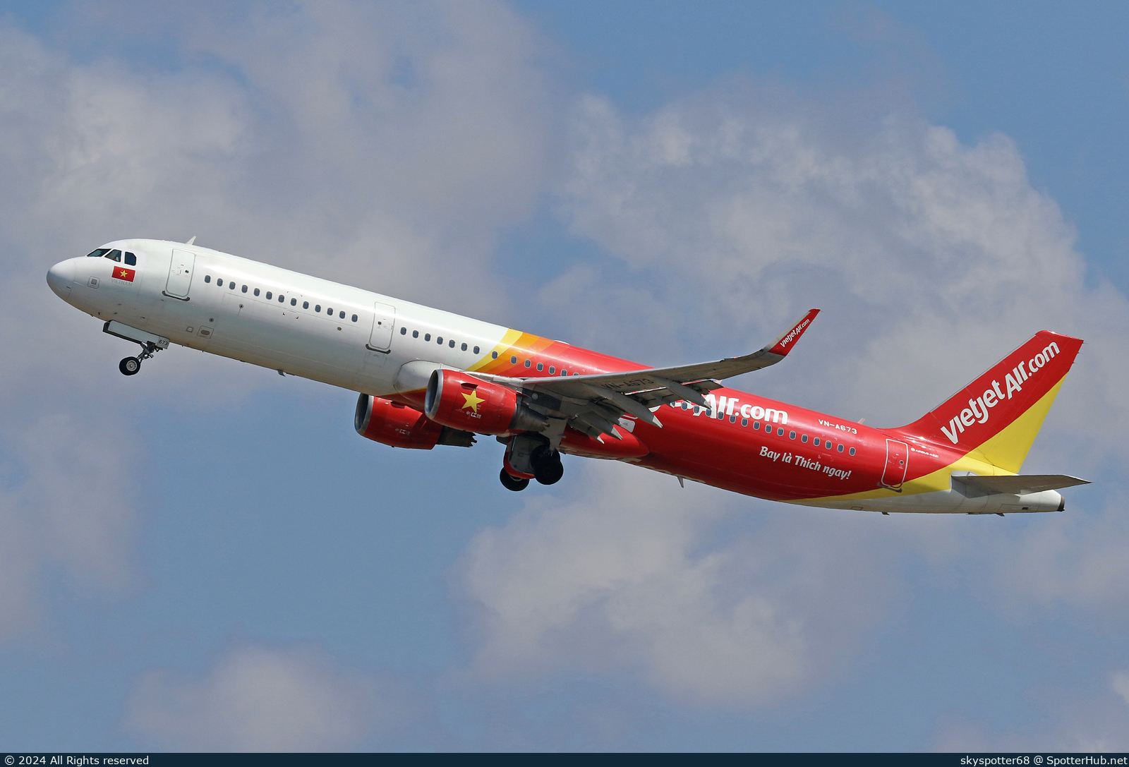 Photo of VN-A673 - Airbus A321-211 operated by VietJet Air