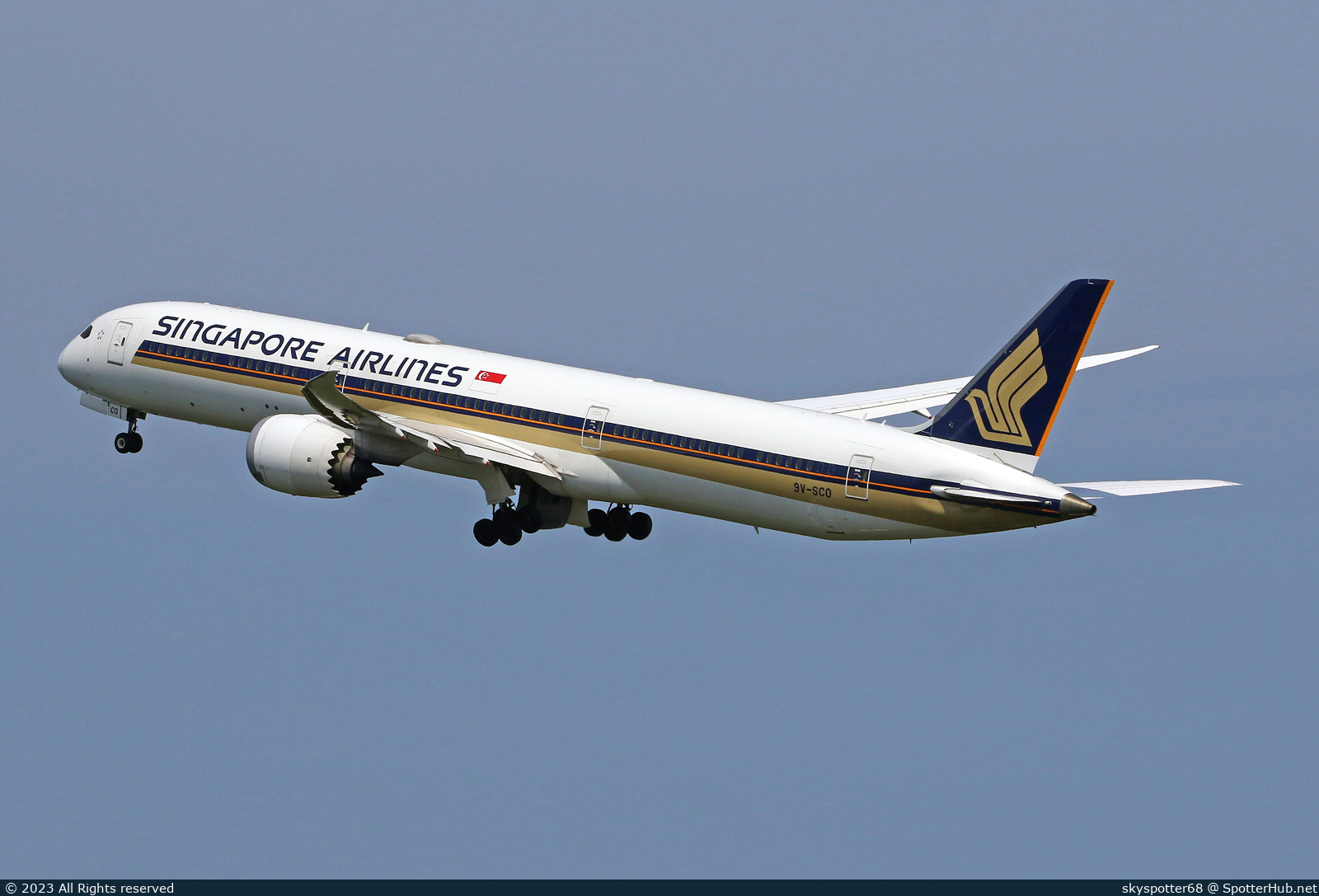 Photo of 9V-SCO - Boeing 787-10 Dreamliner operated by Singapore Airlines