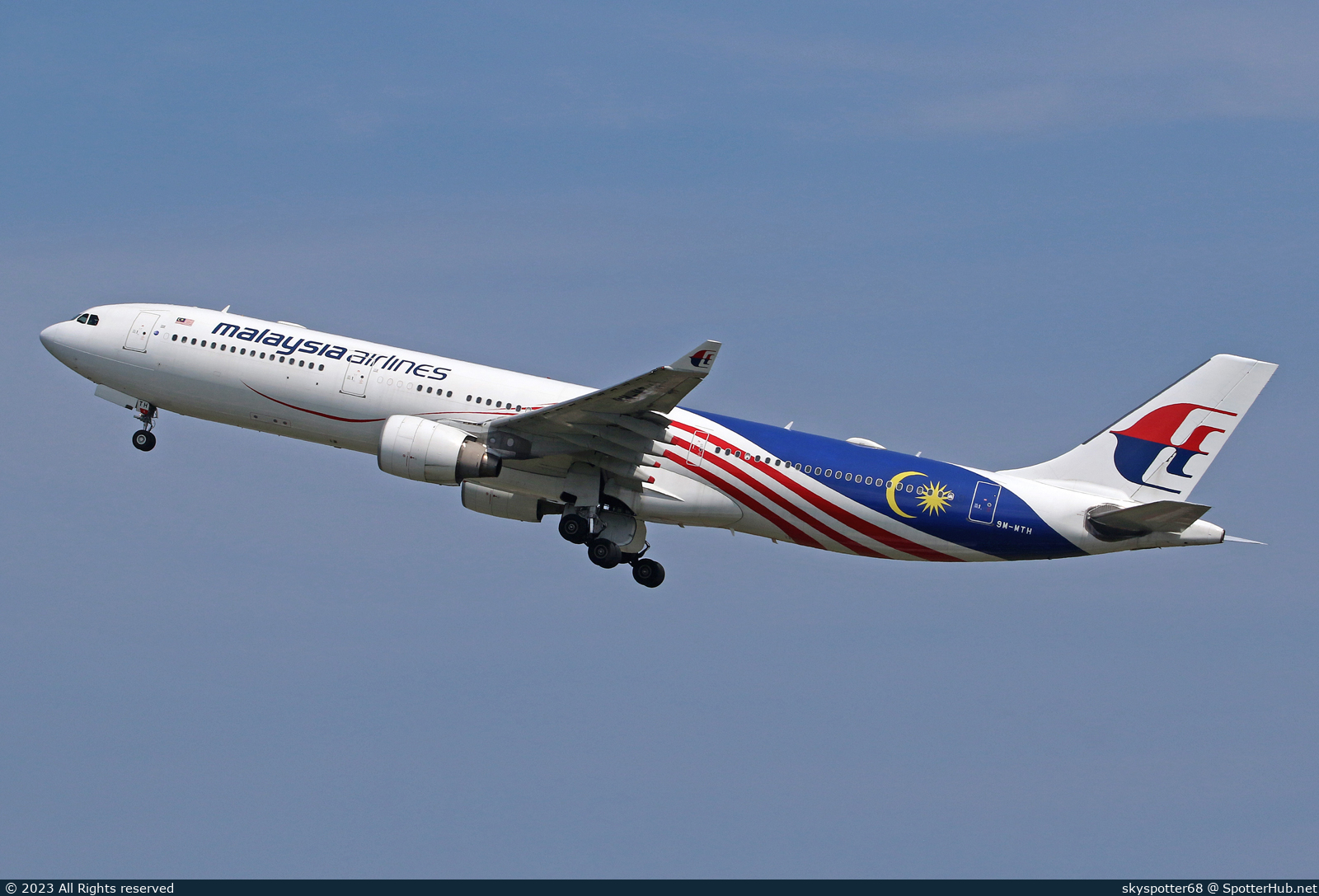 Photo of 9M-MTH - Airbus A330-323 operated by Malaysia Airlines
