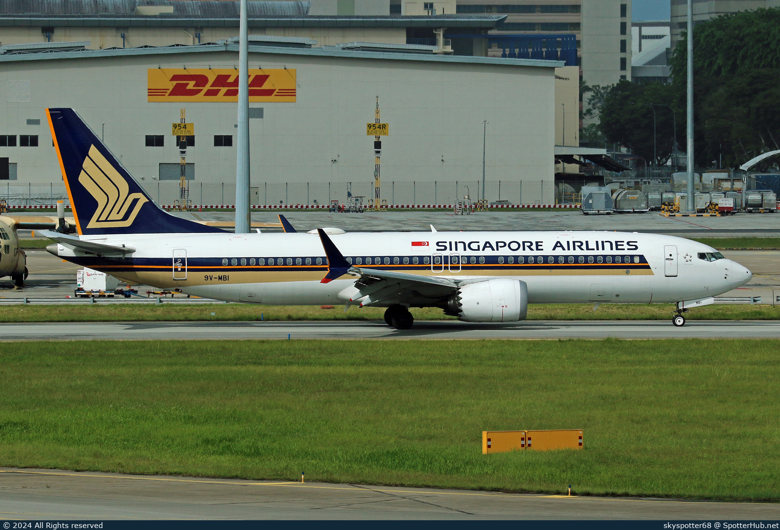 Photo of 9V-MBI - Boeing 737 MAX 8 operated by Singapore Airlines