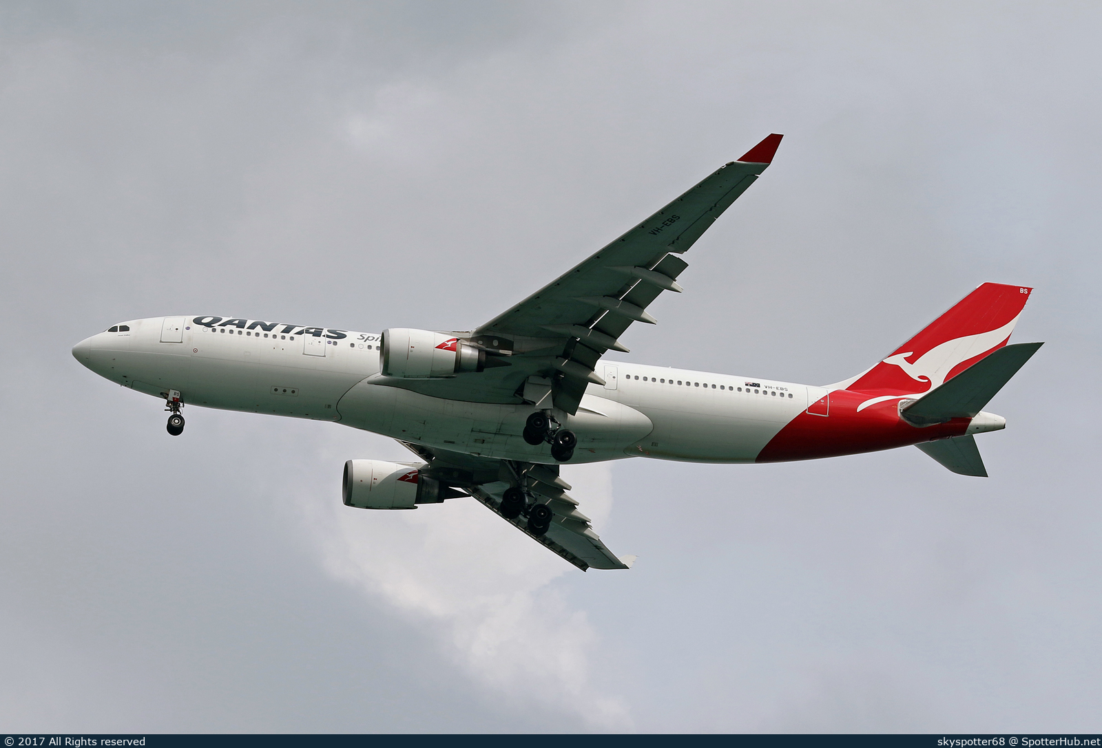 Photo of VH-EBS - Airbus A330-202 operated by Qantas