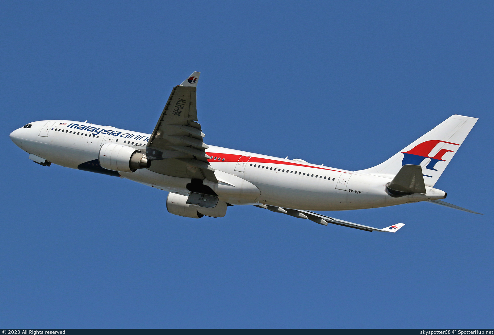 Photo of 9M-MTW - Airbus A330-223 operated by Malaysia Airlines