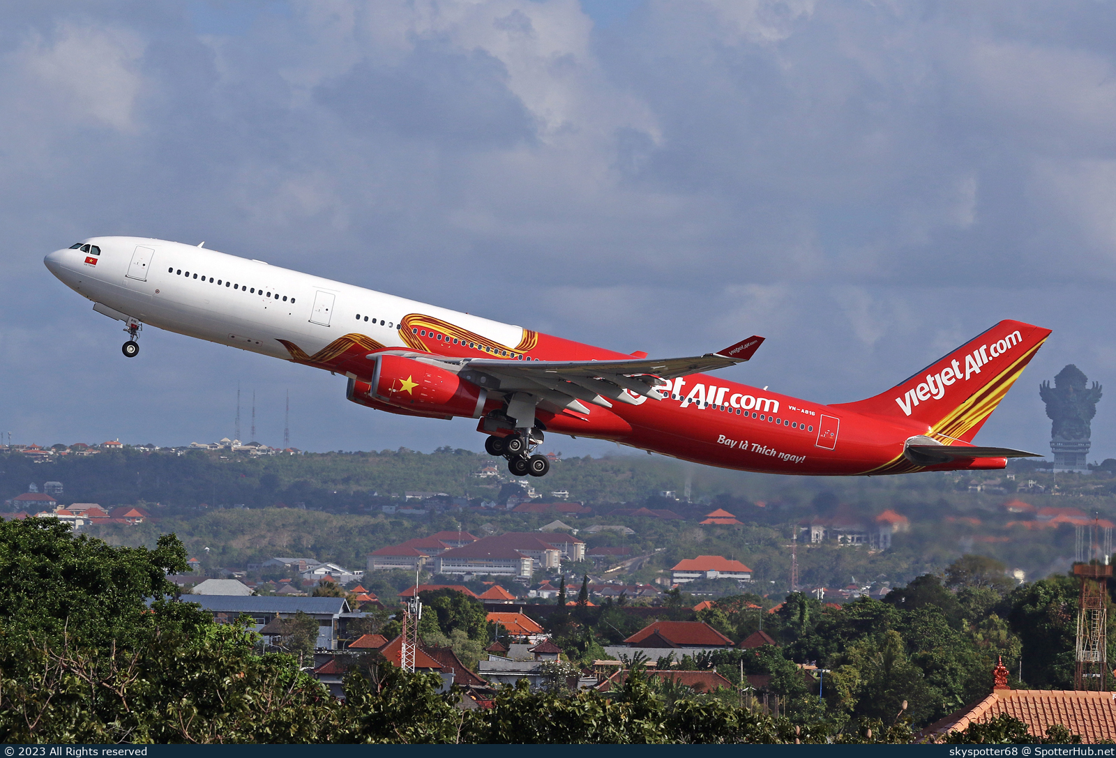Photo of VN-A816 - Airbus A330-343 operated by VietJet Air