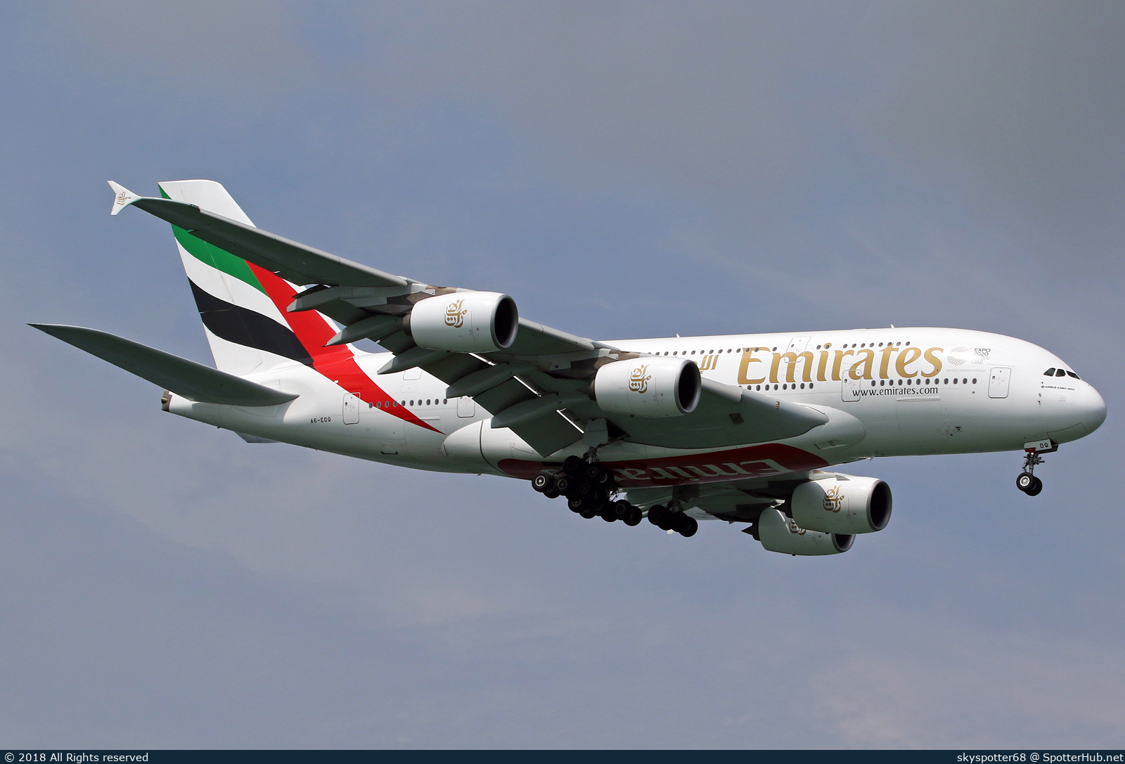 Photo of A6-EDQ - Airbus A380-861 operated by Emirates