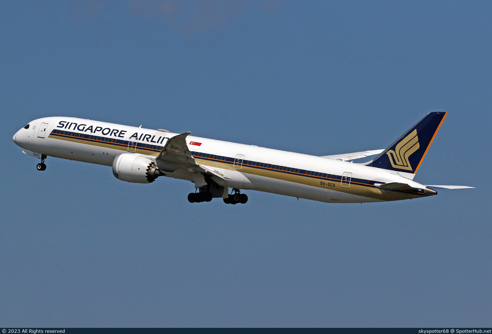 Photo of 9V-SCG - Boeing 787-10 Dreamliner operated by Singapore Airlines