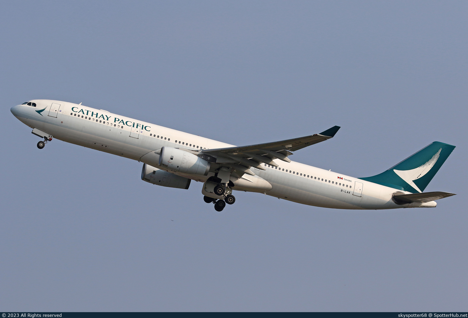 Photo of B-LAK - Airbus A330-343 operated by Cathay Pacific Airways
