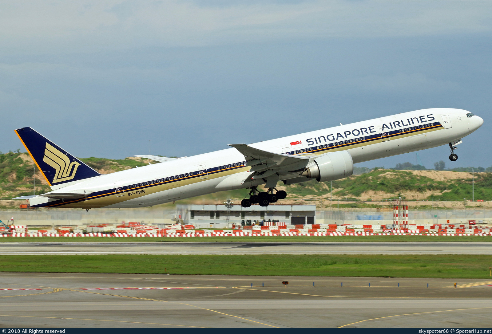 Photo of 9V-SWR - Boeing 777-312(ER) operated by Singapore Airlines