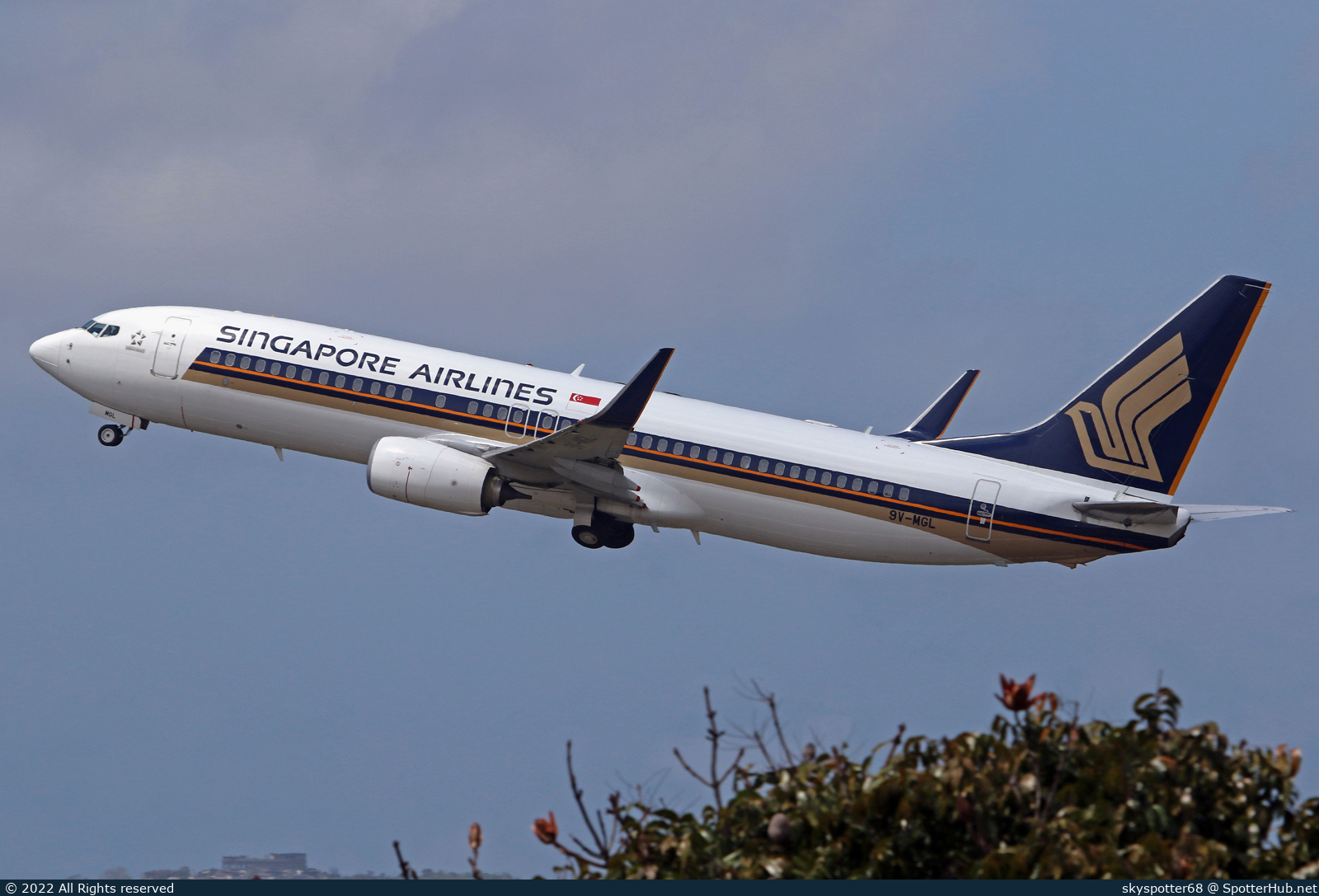 Photo of 9V-MGL - Boeing 737-8SA operated by Singapore Airlines
