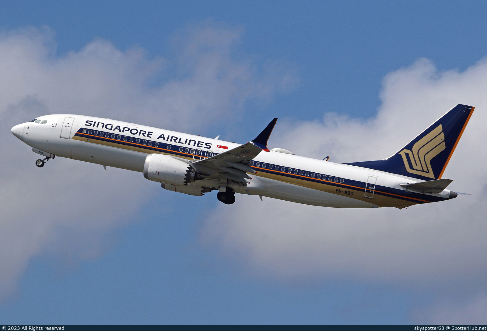 Photo of 9V-MBG - Boeing 737 MAX 8 operated by Singapore Airlines