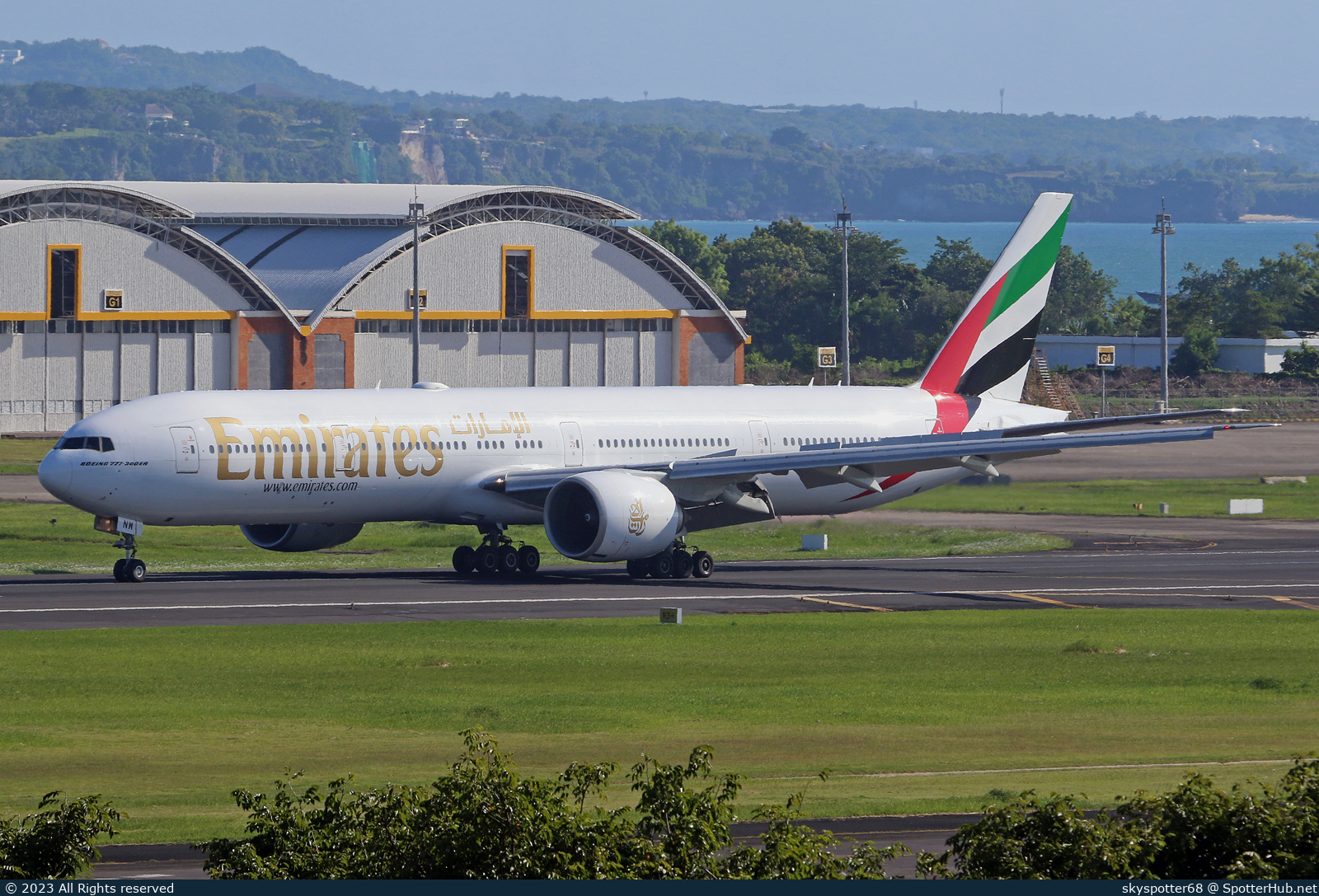 Photo of A6-ENW - Boeing 777-31H(ER) operated by Emirates