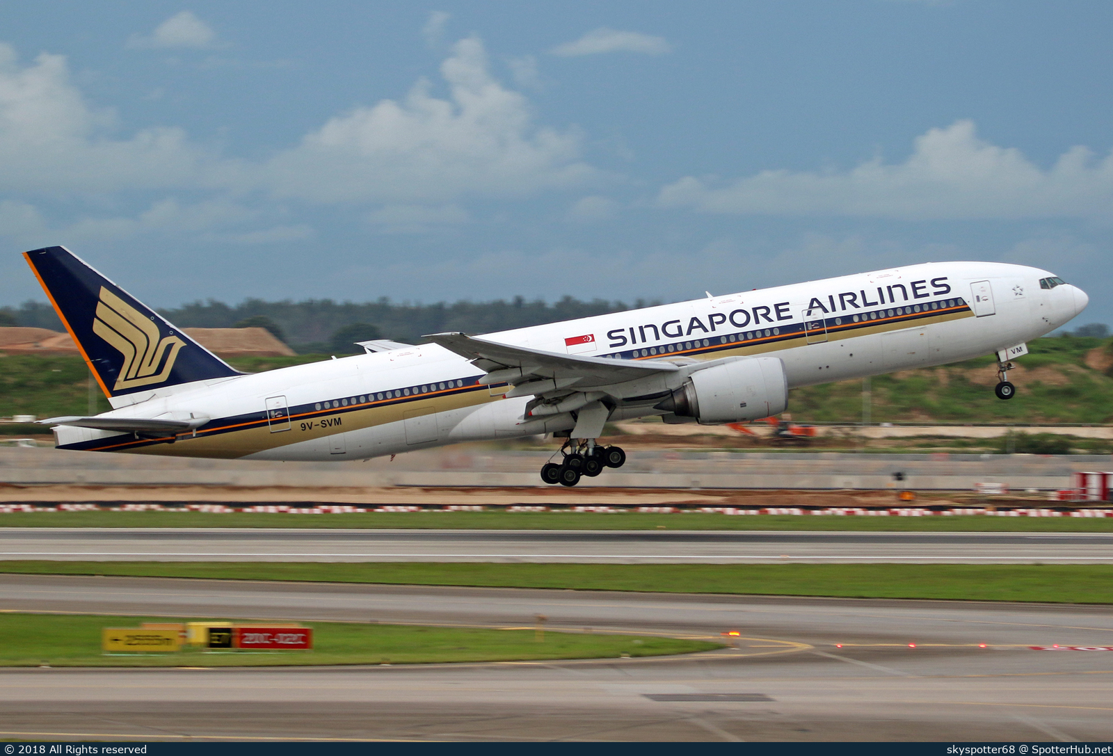 Photo of 9V-SVM - Boeing 777-212(ER) operated by Singapore Airlines