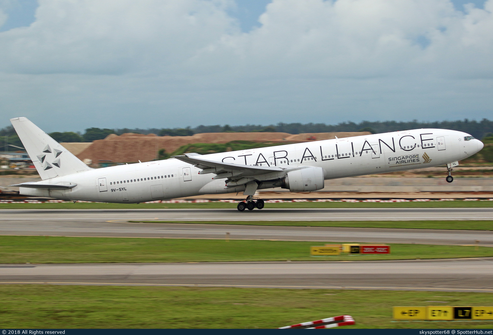 Photo of 9V-SYL - Boeing 777-312 operated by Singapore Airlines