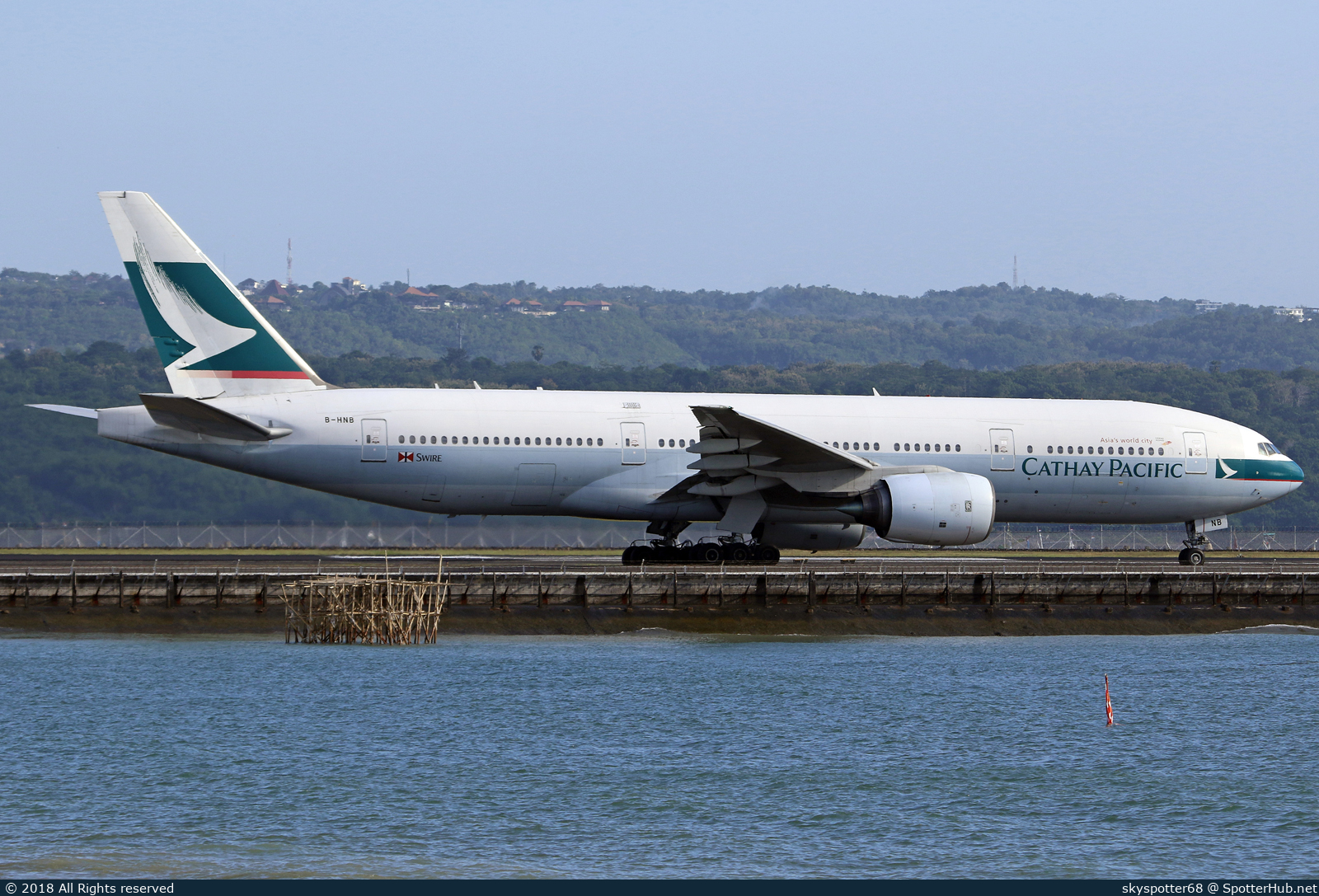 Photo of B-HNB - Boeing 777-267 operated by Cathay Pacific Airways