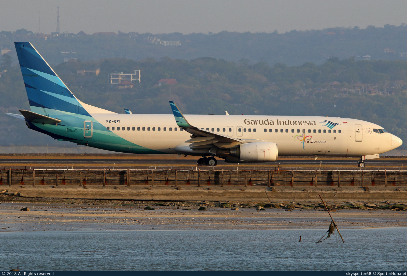 Photo of PK-GFI - Boeing 737-86N operated by Garuda Indonesia