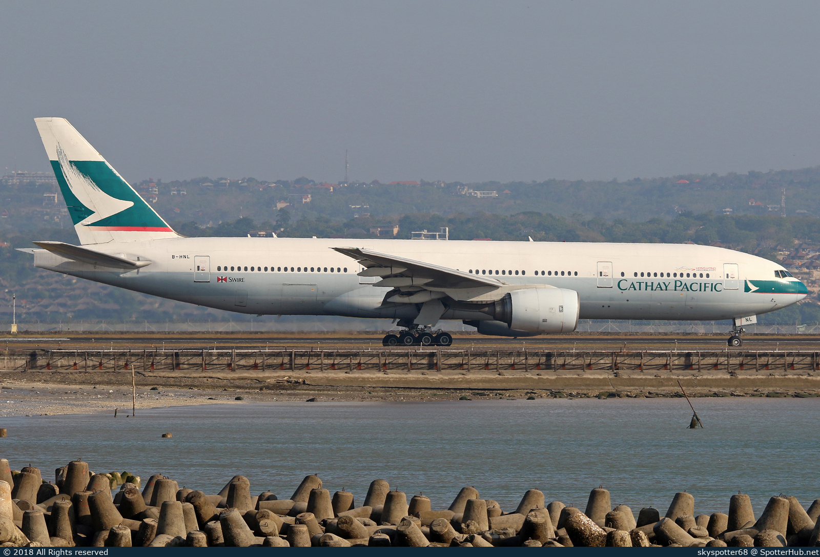 Photo of B-HNL - Boeing 777-267 operated by Cathay Pacific Airways