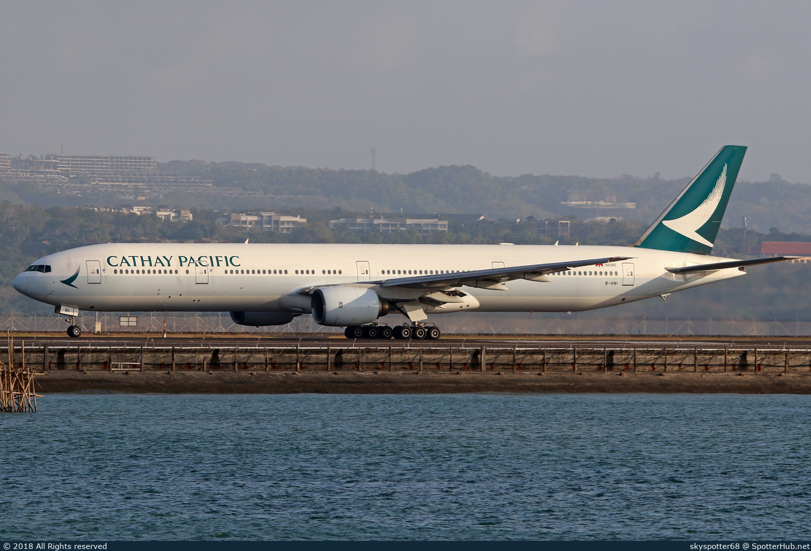 Photo of B-HNI - Boeing 777-367 operated by Cathay Pacific Airways