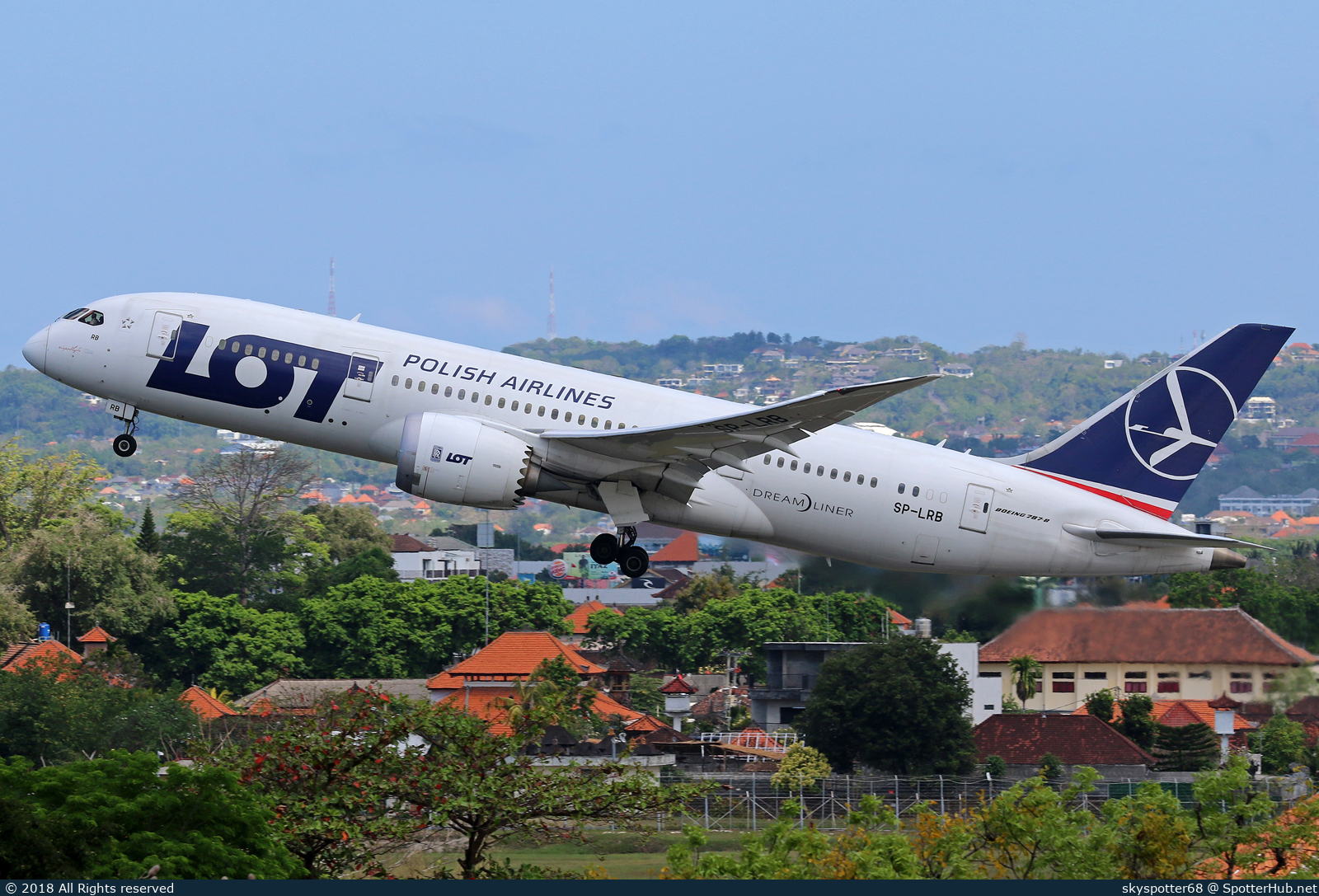 Photo of SP-LRB - Boeing 787-8 Dreamliner operated by LOT Polish Airlines