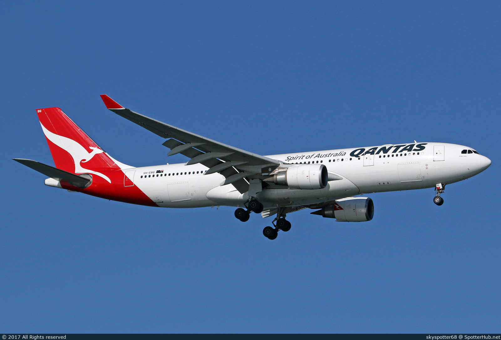 Photo of VH-EBQ - Airbus A330-202 operated by Qantas