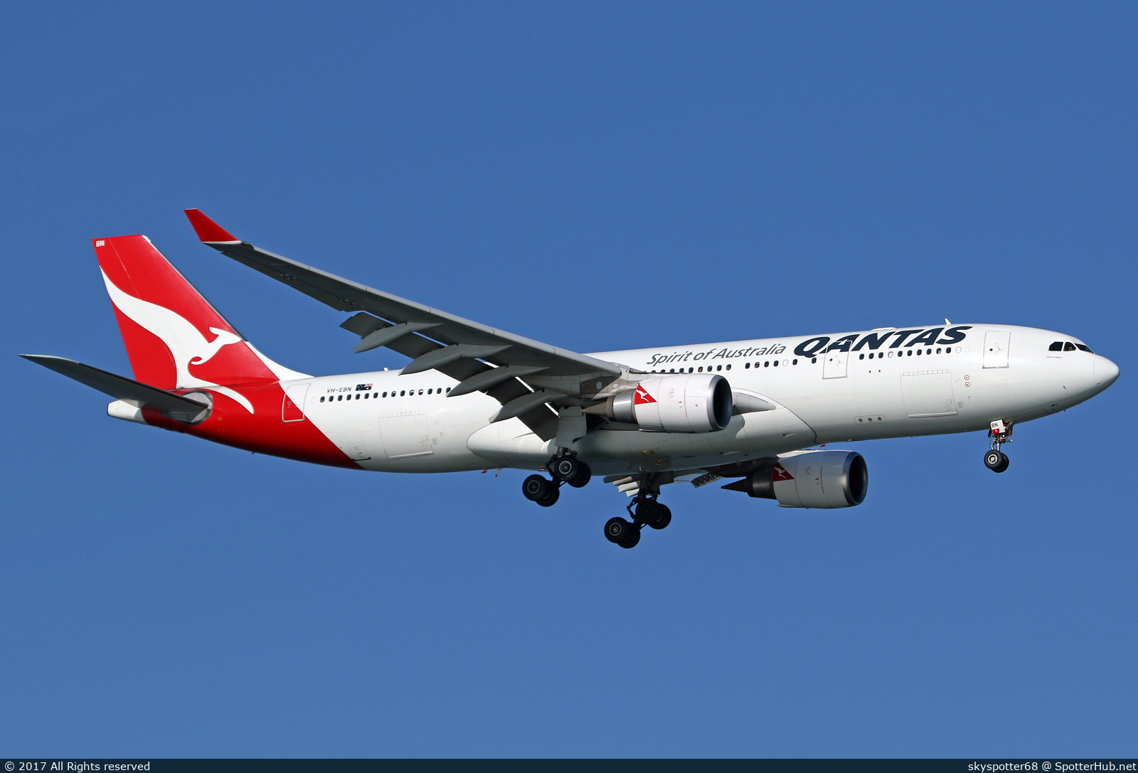 Photo of VH-EBN - Airbus A330-202 operated by Qantas