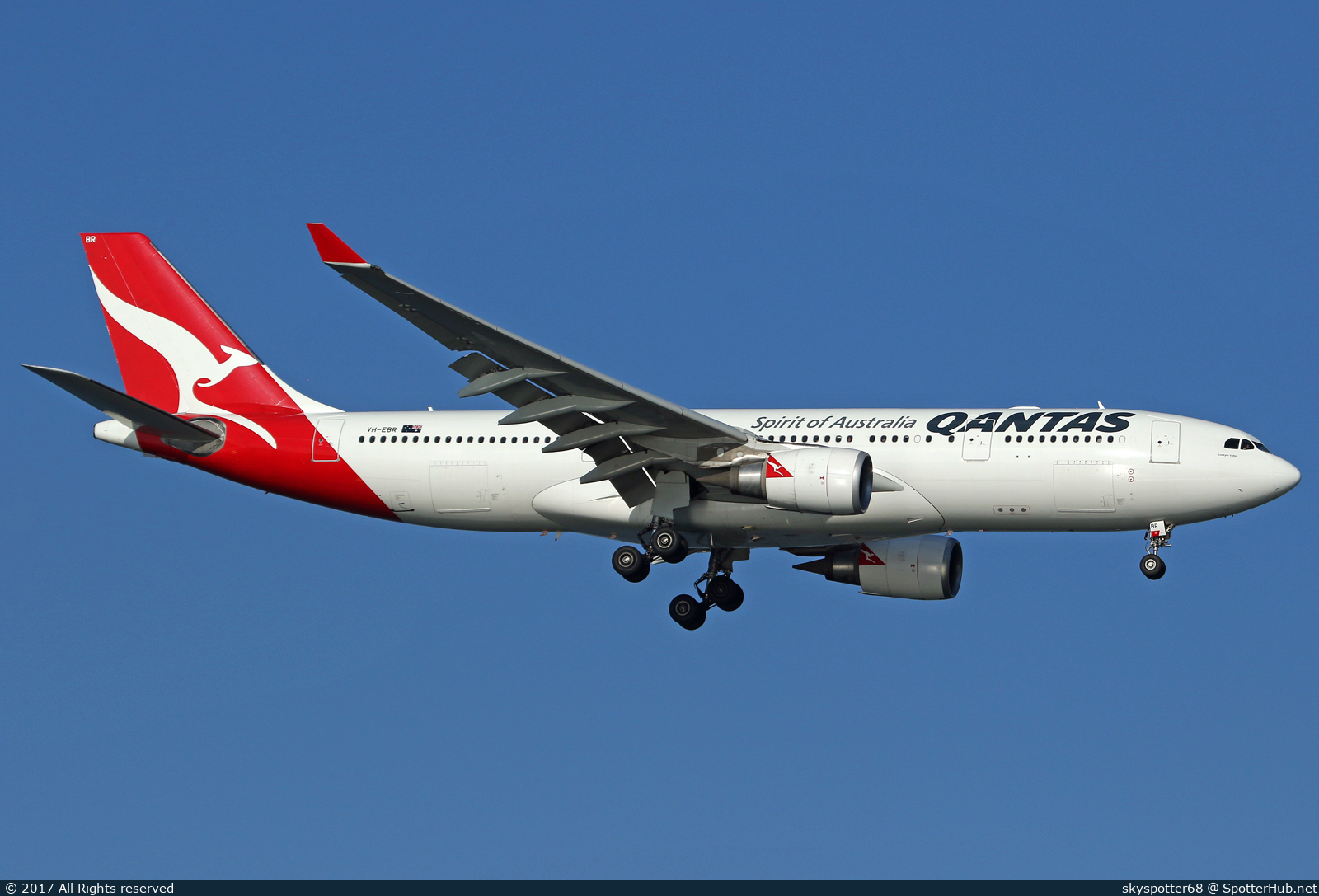 Photo of VH-EBR - Airbus A330-202 operated by Qantas