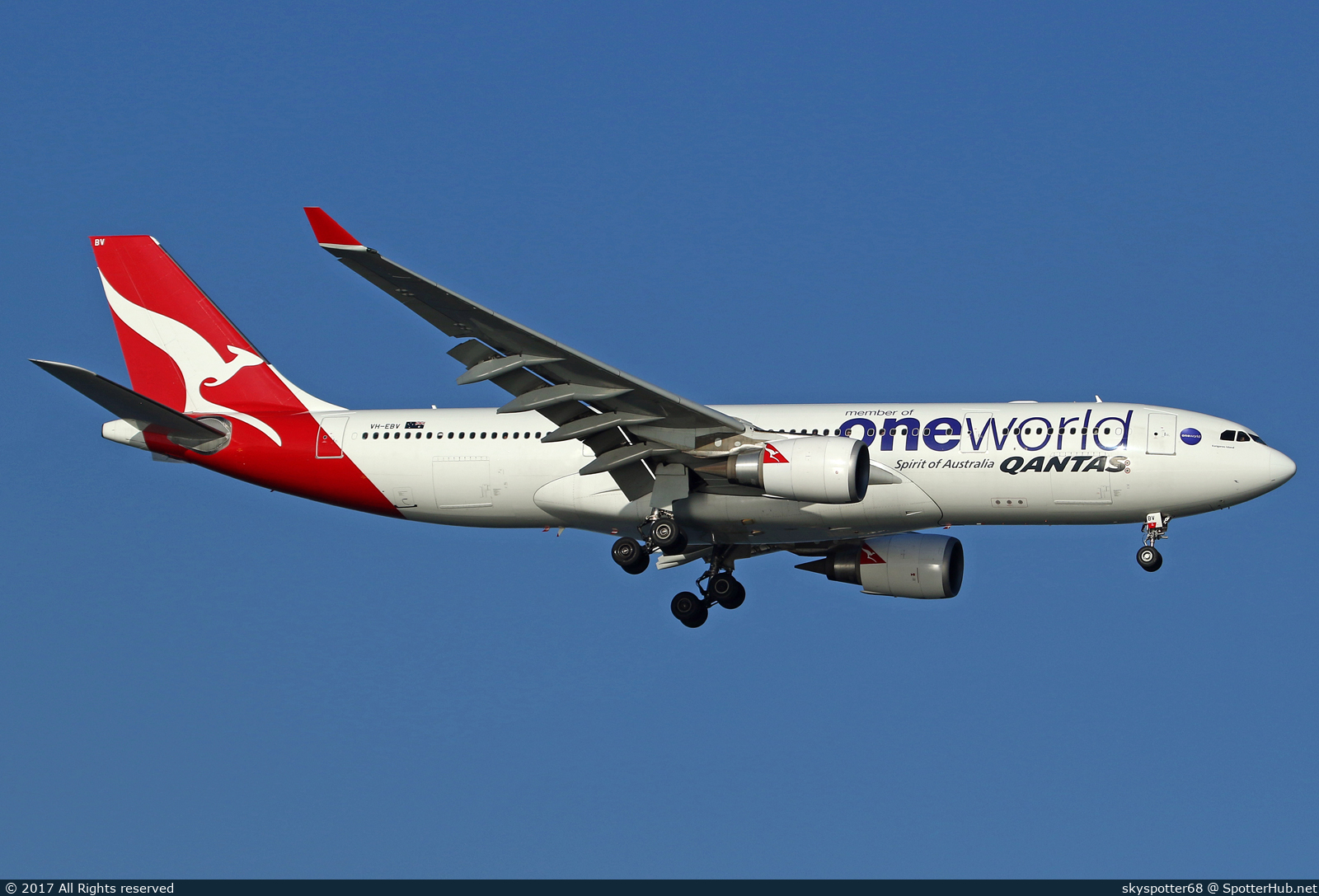Photo of VH-EBV - Airbus A330-202 operated by Qantas