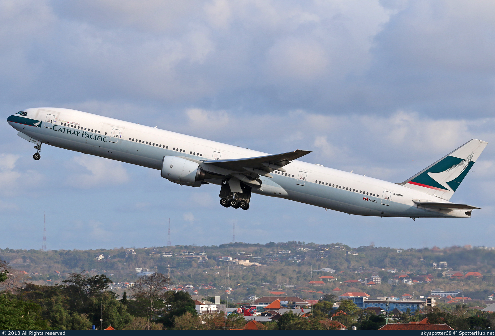 Photo of B-HNN - Boeing 777-367 operated by Cathay Pacific Airways