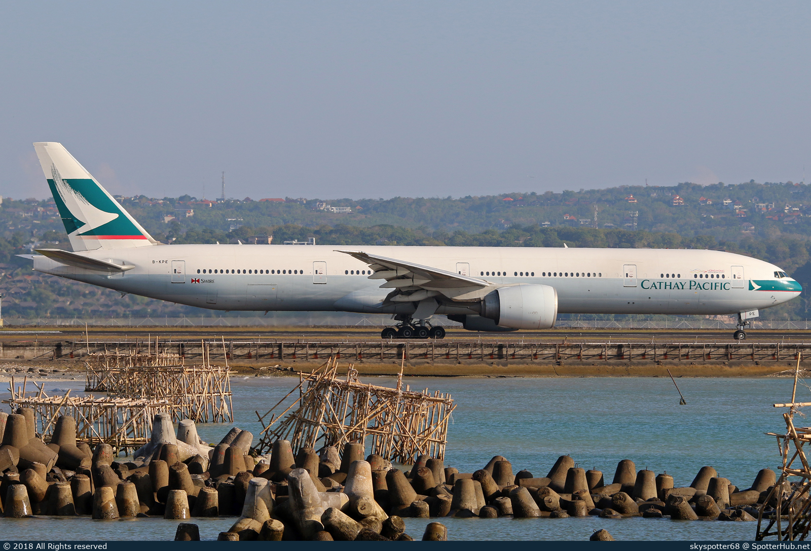 Photo of B-KPE - Boeing 777-367(ER) operated by Cathay Pacific Airways