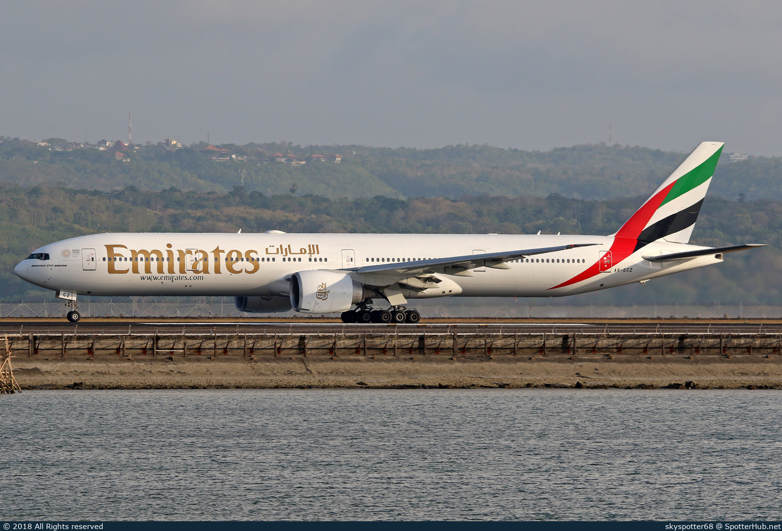 Photo of A6-ECZ - Boeing 777-31H(ER) operated by Emirates